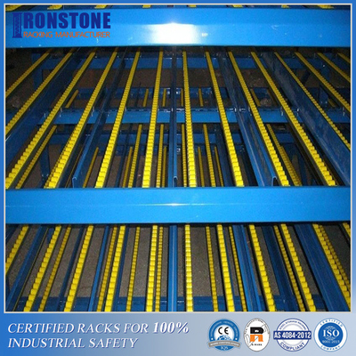 Sistema di flusso di cartoni per scaffalature per pallet per carichi pesanti per lo stoccaggio di casse di scatole