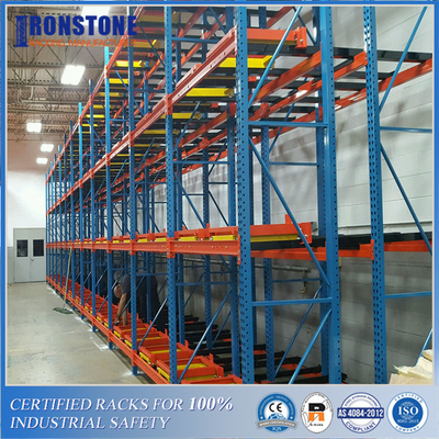 Il magazzino respinge il sistema di racking del pallet per stoccaggio flessibile