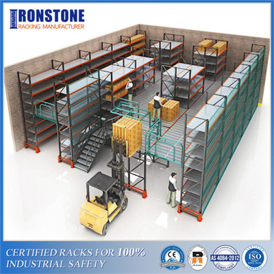 Sistema di scaffalature multilivello con alte prestazioni di stoccaggio